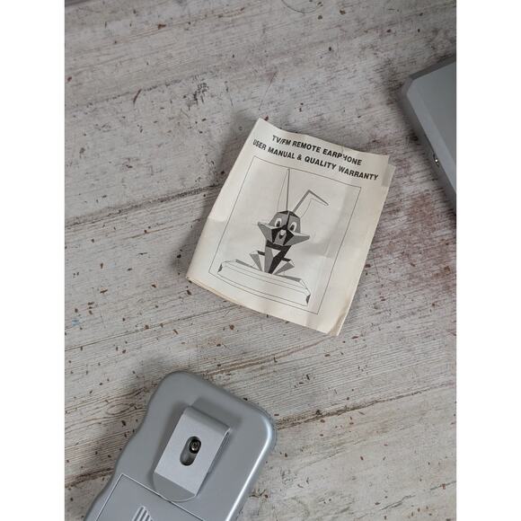 TopiX TV/FM Wireless Audio Transmitter Receiver TE-323 Anthropomorphic Rabbit - Picture 8 of 11